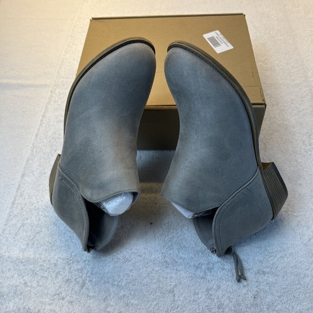 Journee Collection Grey Livvy Ankle Bootie Back Zip Size 10 NEW - Picture 3 of 8